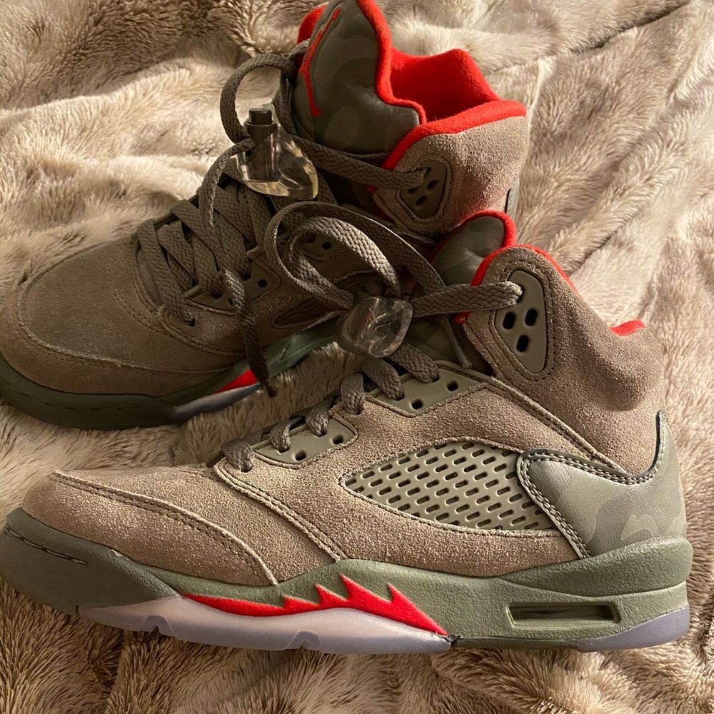 Jordan retro 5 Camo red